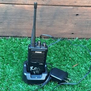 TEKK  X-700 UHF handheld portable radio
